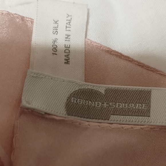 100% Silk Chic Graphic Pink Scarf/Wrap - Picture 2 of 6